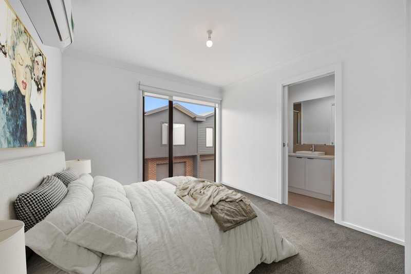 Photo - 16 Eldenwood Mews, Canadian VIC 3350 - Image 10