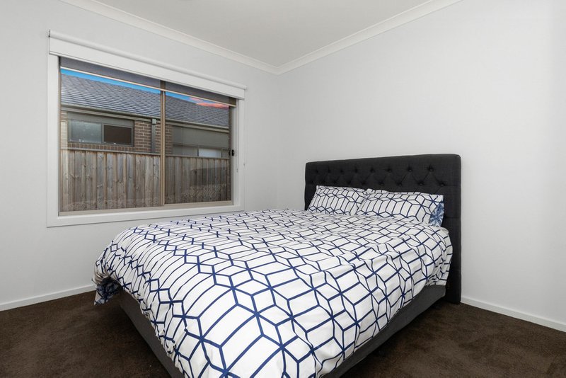 Photo - 16 Elgata Way, Werribee VIC 3030 - Image 6