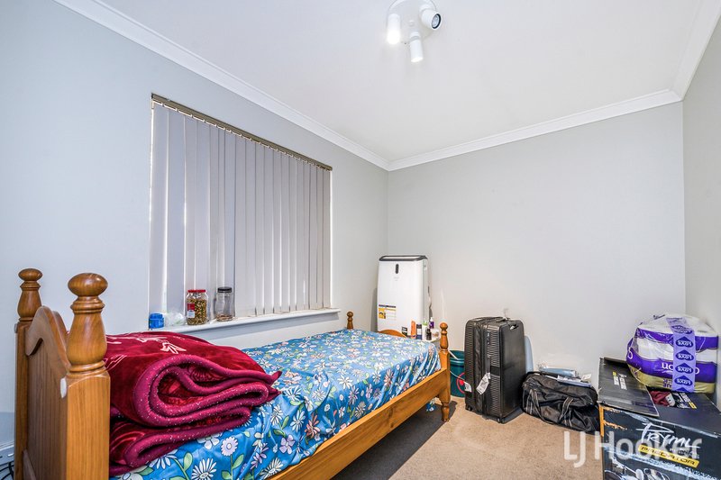 Photo - 16 Empire Way, Thornlie WA 6108 - Image 15