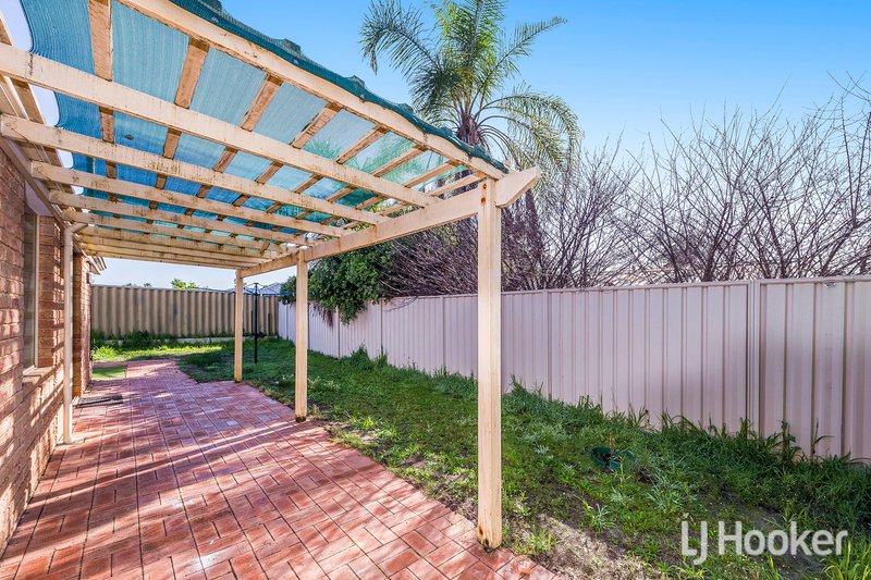 Photo - 16 Empire Way, Thornlie WA 6108 - Image 18
