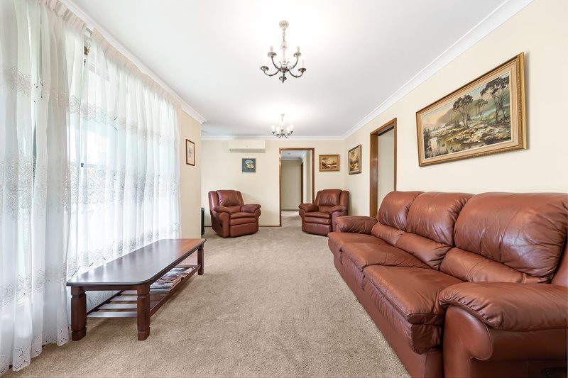 Photo - 16 Enfield Close, St Johns Park NSW 2176 - Image 2