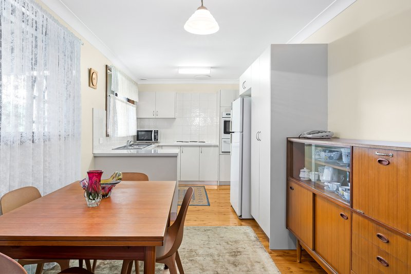 Photo - 16 Enfield Close, St Johns Park NSW 2176 - Image 4