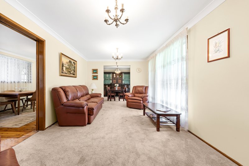 Photo - 16 Enfield Close, St Johns Park NSW 2176 - Image 5