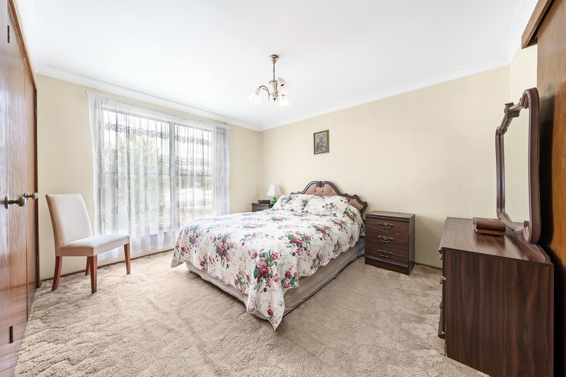 Photo - 16 Enfield Close, St Johns Park NSW 2176 - Image 10