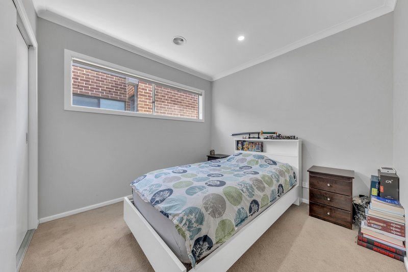 Photo - 16 Eremaea Road, Craigieburn VIC 3064 - Image 11