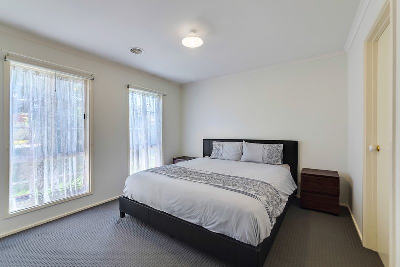 Photo - 16 Erindale Place, Craigieburn VIC 3064 - Image 9