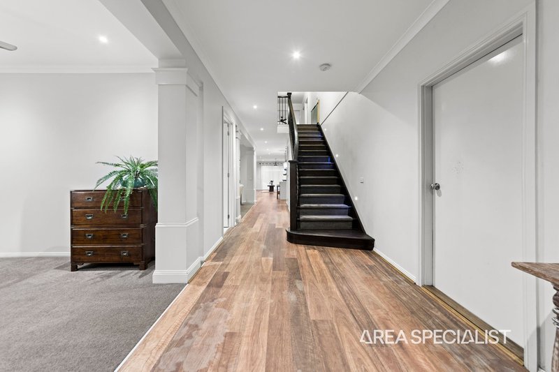 Photo - 16 Eros Crescent, Cranbourne West VIC 3977 - Image 4