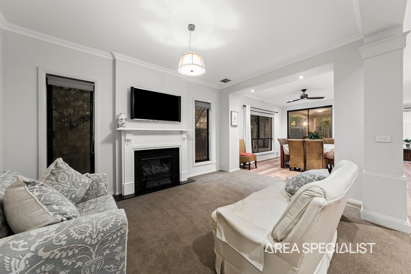 Photo - 16 Eros Crescent, Cranbourne West VIC 3977 - Image 7