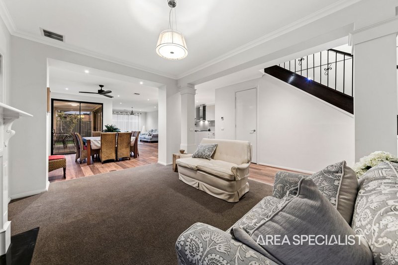 Photo - 16 Eros Crescent, Cranbourne West VIC 3977 - Image 8