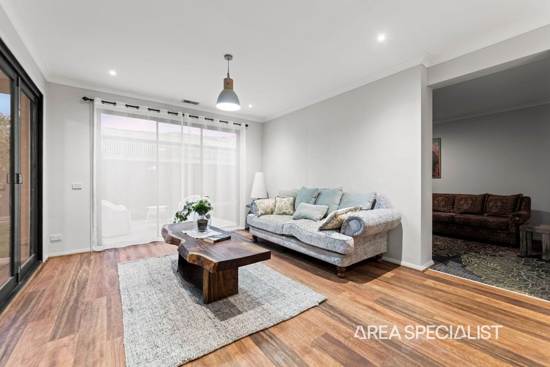 Photo - 16 Eros Crescent, Cranbourne West VIC 3977 - Image 10