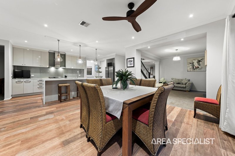 Photo - 16 Eros Crescent, Cranbourne West VIC 3977 - Image 11