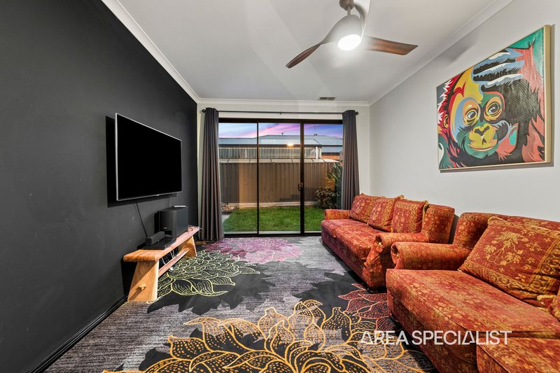 Photo - 16 Eros Crescent, Cranbourne West VIC 3977 - Image 12