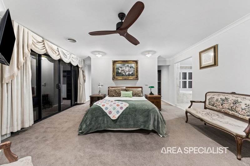 Photo - 16 Eros Crescent, Cranbourne West VIC 3977 - Image 13