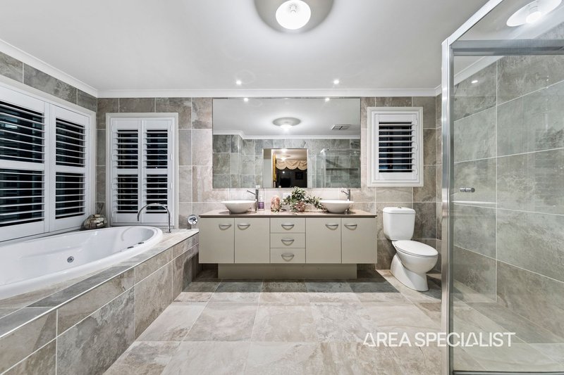 Photo - 16 Eros Crescent, Cranbourne West VIC 3977 - Image 14