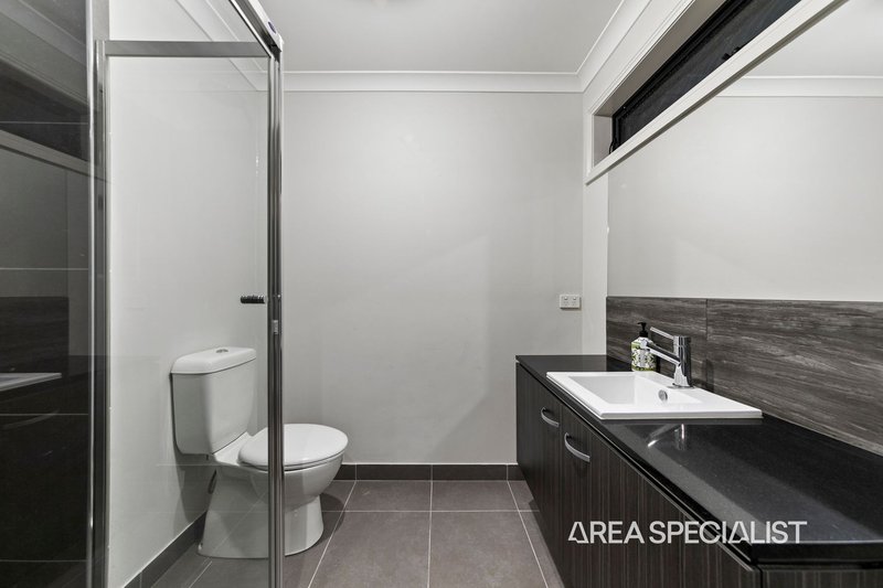Photo - 16 Eros Crescent, Cranbourne West VIC 3977 - Image 16