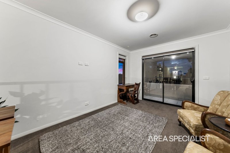 Photo - 16 Eros Crescent, Cranbourne West VIC 3977 - Image 17