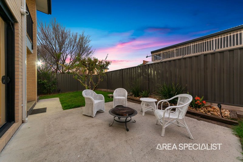 Photo - 16 Eros Crescent, Cranbourne West VIC 3977 - Image 21