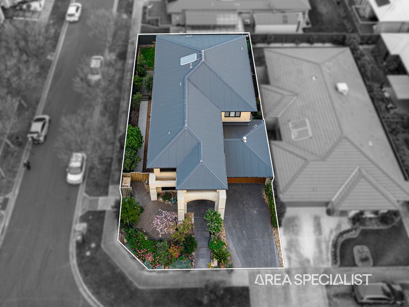 Photo - 16 Eros Crescent, Cranbourne West VIC 3977 - Image 24