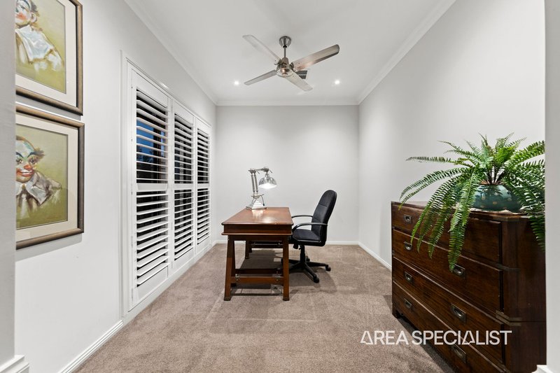Photo - 16 Eros Crescent, Cranbourne West VIC 3977 - Image 27