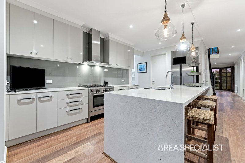 Photo - 16 Eros Crescent, Cranbourne West VIC 3977 - Image 28