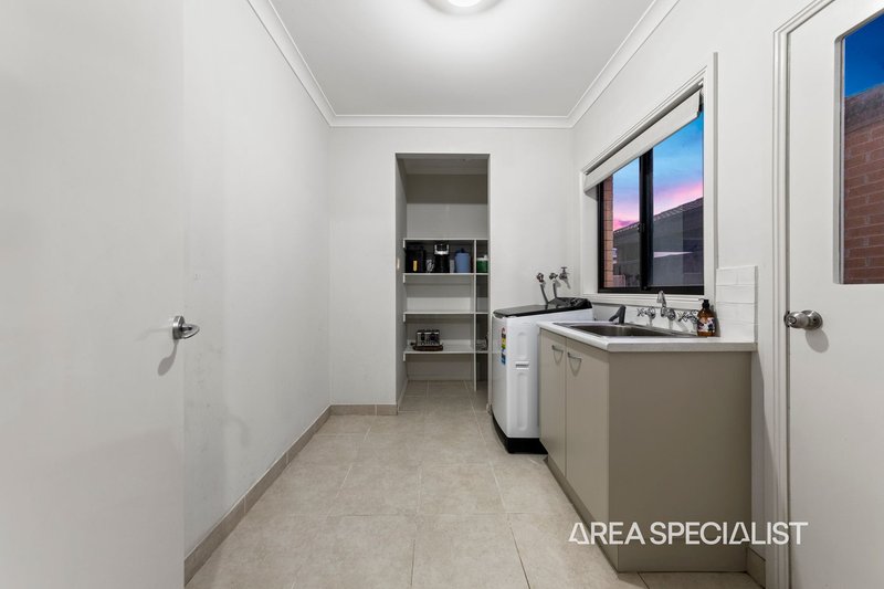 Photo - 16 Eros Crescent, Cranbourne West VIC 3977 - Image 30