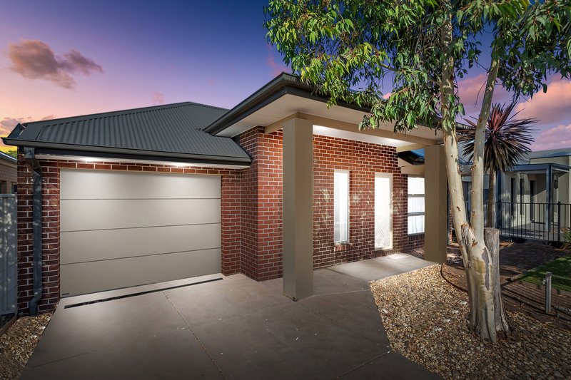 16 Etheridge Rise, Caroline Springs VIC 3023