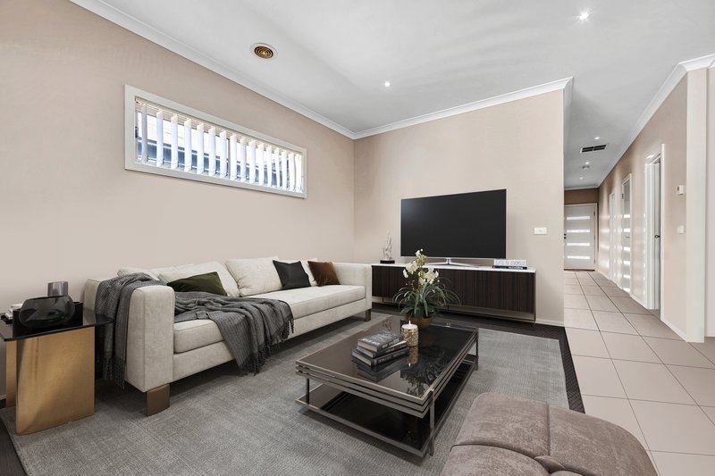 Photo - 16 Etheridge Rise, Caroline Springs VIC 3023 - Image 5