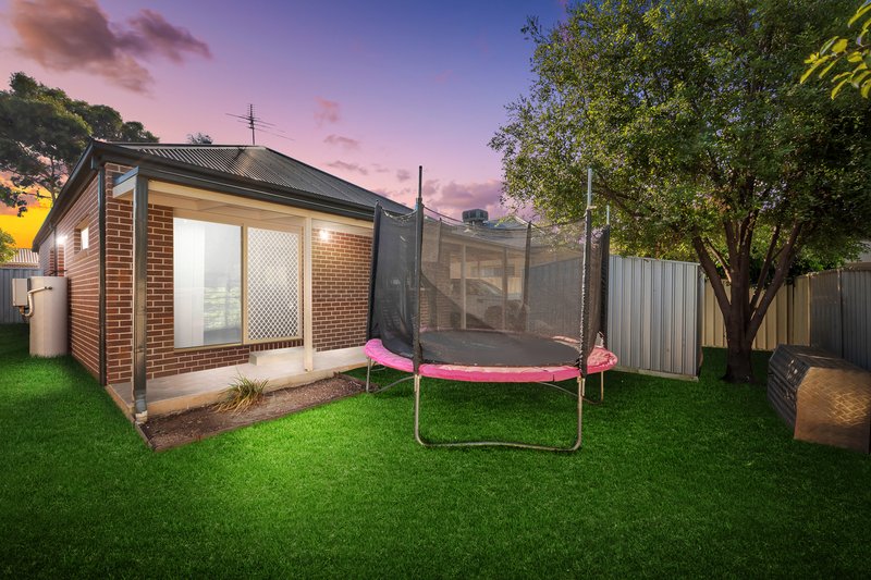 Photo - 16 Etheridge Rise, Caroline Springs VIC 3023 - Image 10