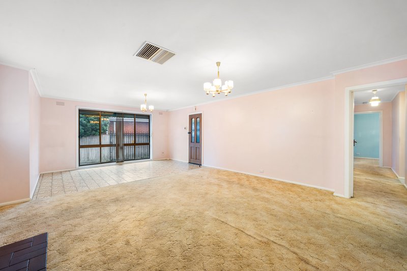 Photo - 16 Eunice Drive, Cheltenham VIC 3192 - Image 6