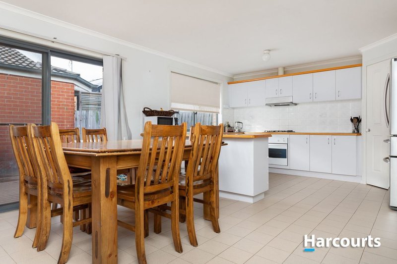 Photo - 16 Euroa Avenue, Berwick VIC 3806 - Image 2