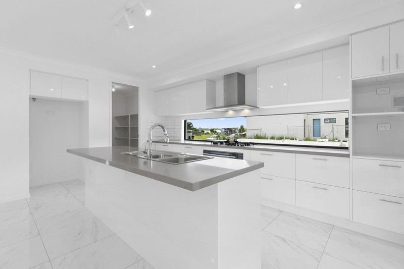 Photo - 16 Executive Way, Bridgeman Downs QLD 4035 - Image 1