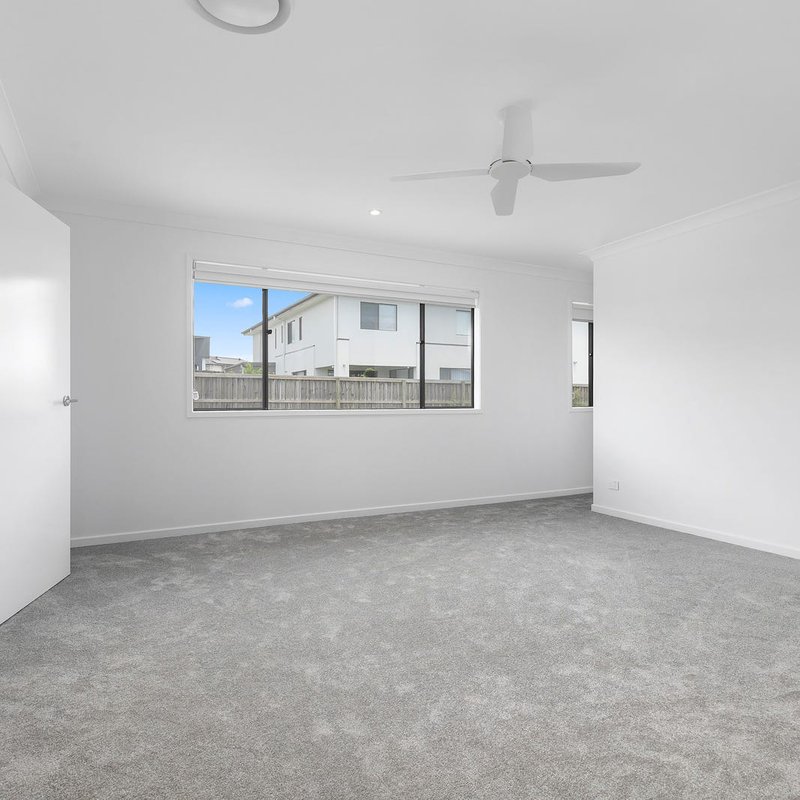 Photo - 16 Executive Way, Bridgeman Downs QLD 4035 - Image 3
