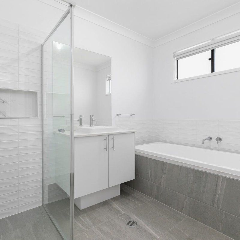 Photo - 16 Executive Way, Bridgeman Downs QLD 4035 - Image 11