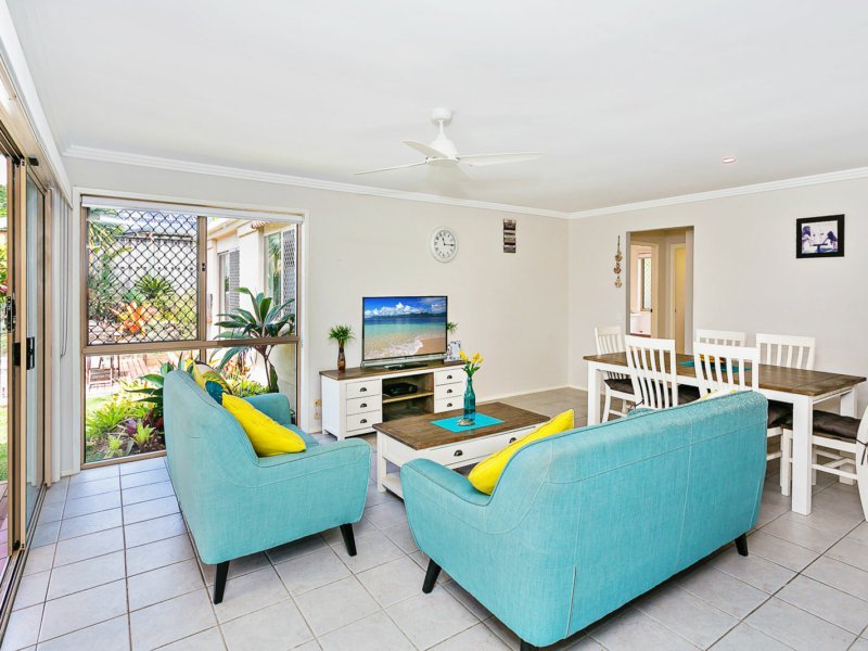 Photo - 16 Exmoor Street, Mudgeeraba QLD 4213 - Image 6