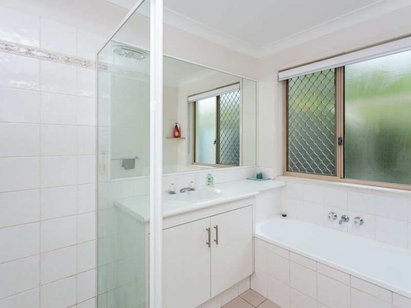 Photo - 16 Exmoor Street, Mudgeeraba QLD 4213 - Image 13