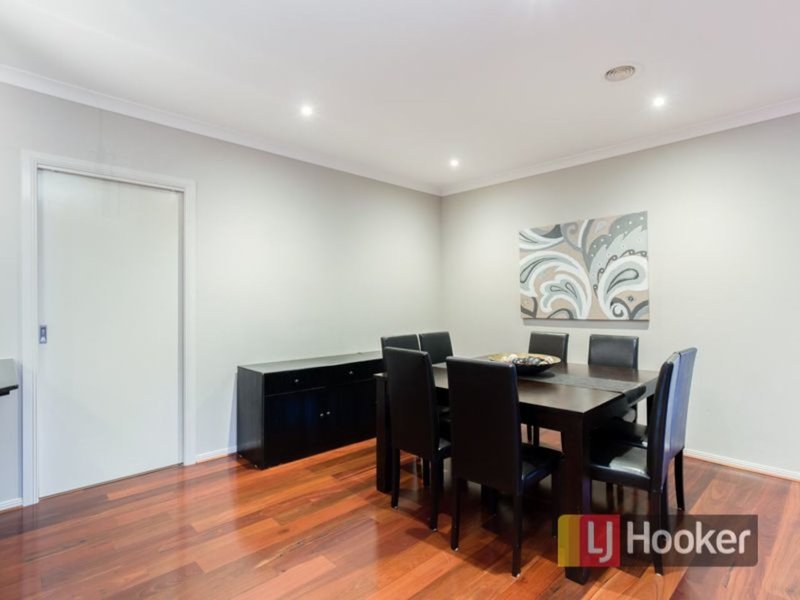 Photo - 16 Eyre Place, Pakenham VIC 3810 - Image 8