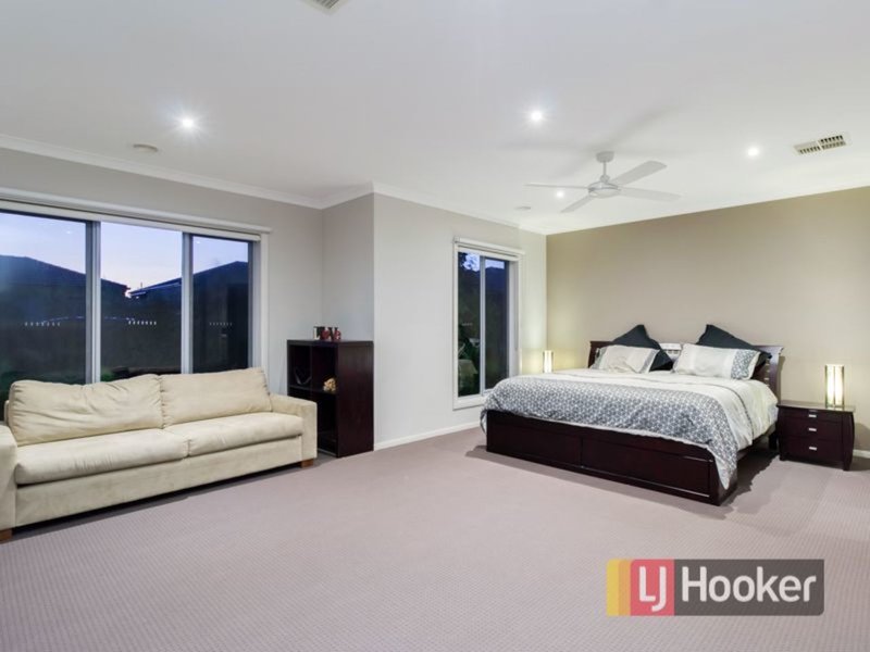 Photo - 16 Eyre Place, Pakenham VIC 3810 - Image 10