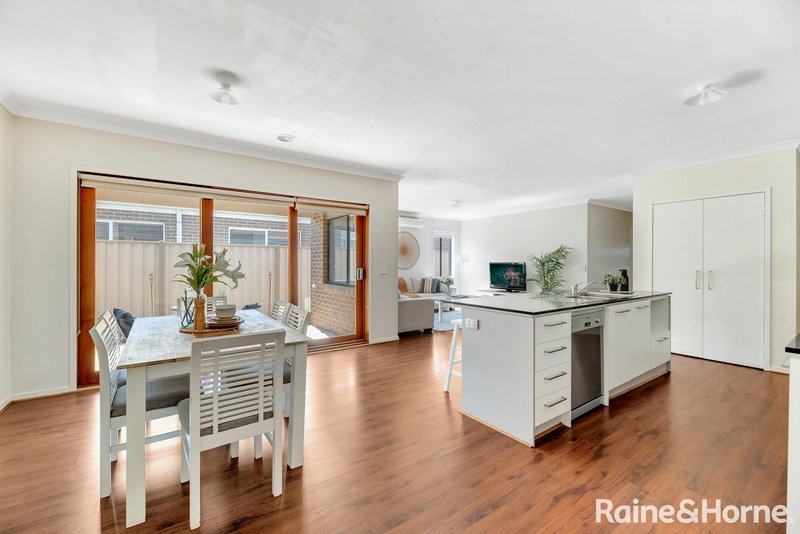 Photo - 16 Fantail Way, Brookfield VIC 3338 - Image 3