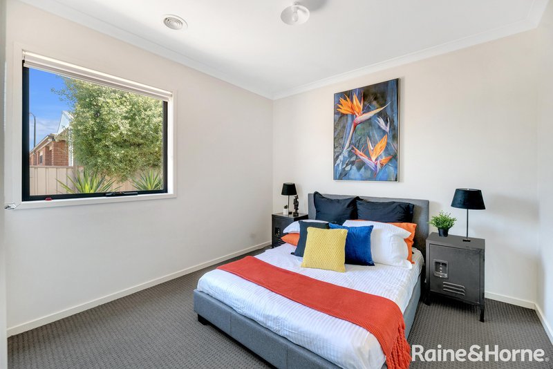 Photo - 16 Fantail Way, Brookfield VIC 3338 - Image 6