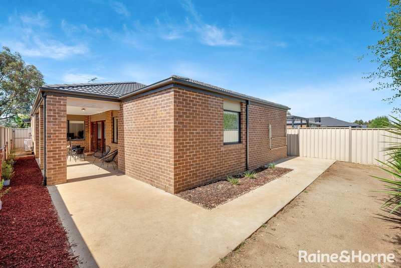 Photo - 16 Fantail Way, Brookfield VIC 3338 - Image 10