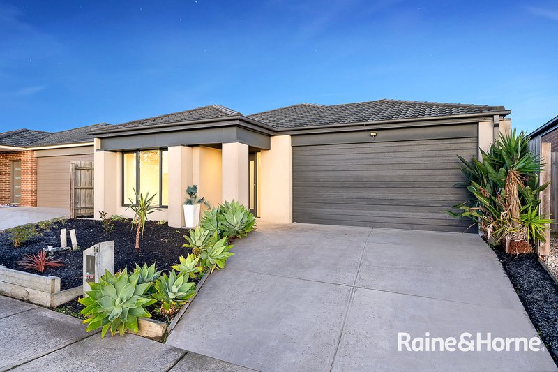 Photo - 16 Ferrari Drive, Cranbourne East VIC 3977 - Image 2