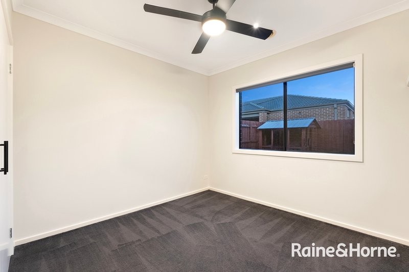 Photo - 16 Ferrari Drive, Cranbourne East VIC 3977 - Image 4