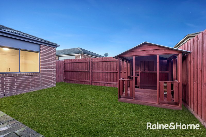 Photo - 16 Ferrari Drive, Cranbourne East VIC 3977 - Image 11