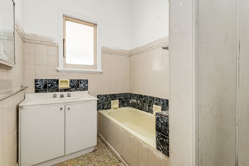 Photo - 16 Ferry Crescent, Brunswick West VIC 3055 - Image 4