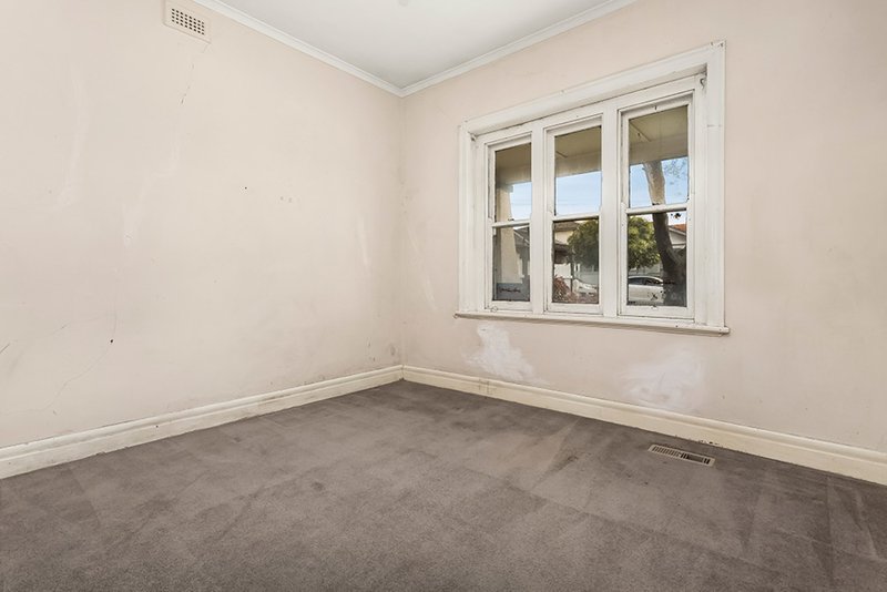 Photo - 16 Ferry Crescent, Brunswick West VIC 3055 - Image 5