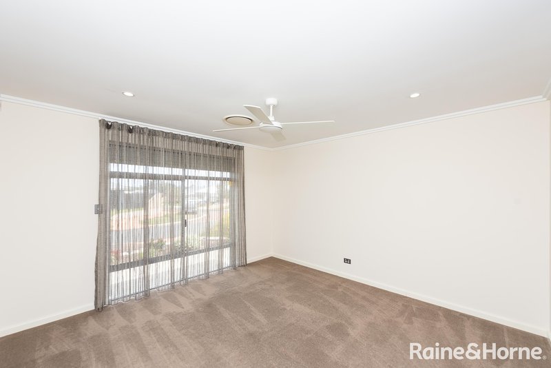 Photo - 16 Finlay Avenue, Millbridge WA 6232 - Image 5