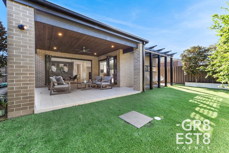 Photo - 16 Fintona Crescent, Cranbourne West VIC 3977 - Image 18