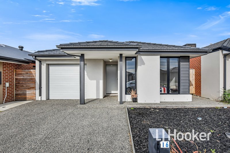 16 Flanker Way, Clyde VIC 3978