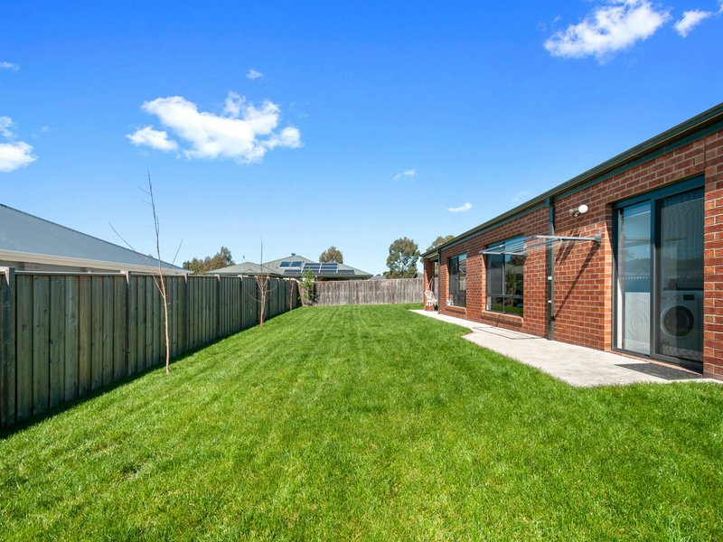 Photo - 16 Flaxlilly Court, Bairnsdale VIC 3875 - Image 15