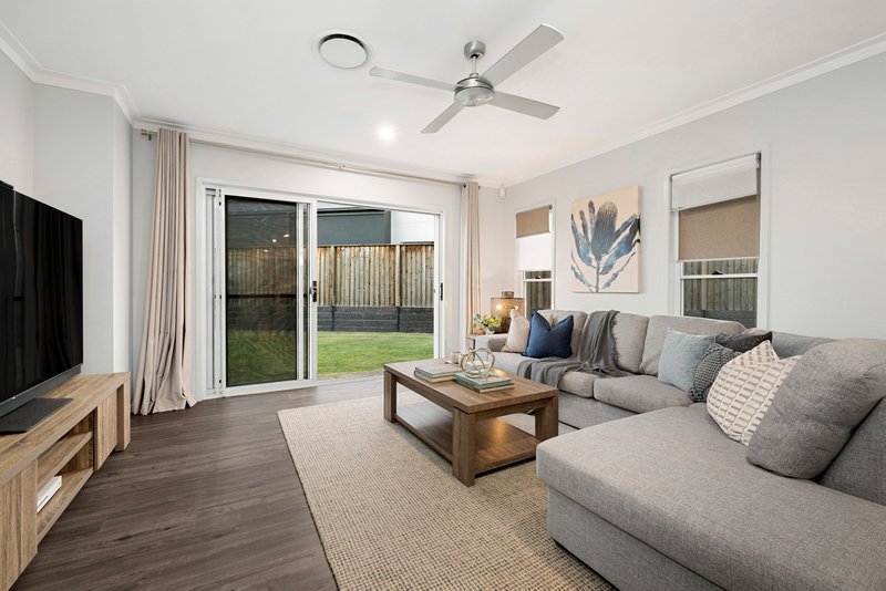 Photo - 16 Forbes Crescent, Upper Kedron QLD 4055 - Image 2